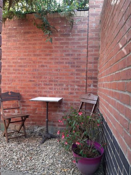 Lovely New 1 Bedroom Loft Apartment With On Drive Parking Trowbridge Buitenkant foto